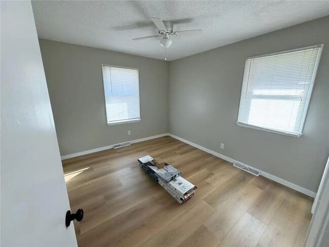 Building Photo - 606 Cleburn St