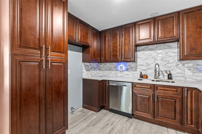 Building Photo - 3853 Rosedale St