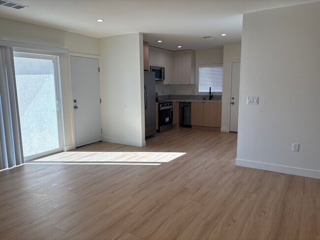 Building Photo - 11248 Lull St