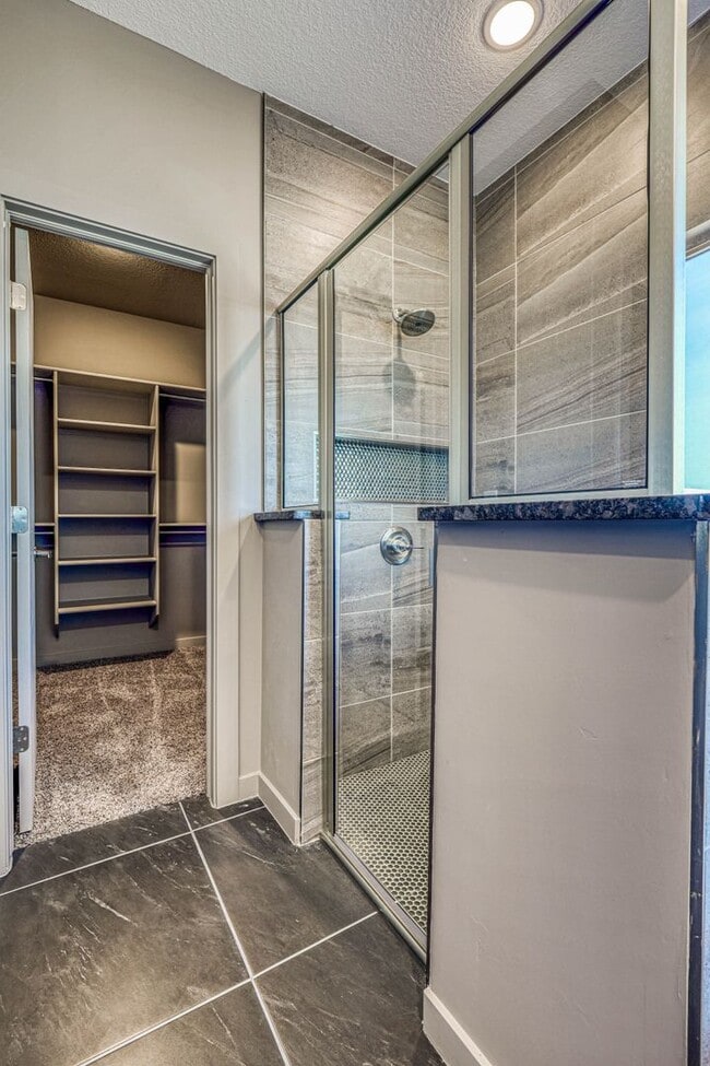 Building Photo - Beautiful East side House 4 bed-2.5 baths, part of The Overlook Casa Club that includes Swimming ...