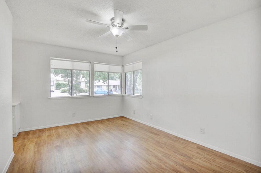 Building Photo - 705 Huntingdon Pl
