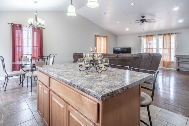 Building Photo - 29573 Maple St