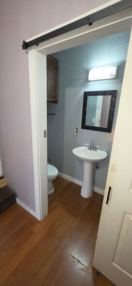 1/2 Bath - 8802 Forest Ave SW