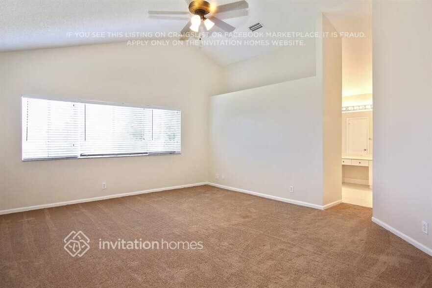 Building Photo - 1211 NW 193rd Ave