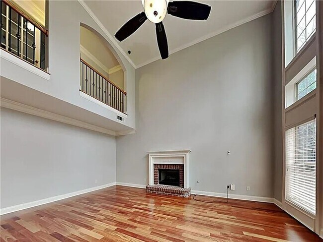 Building Photo - Spacious 4BR House in Decatur