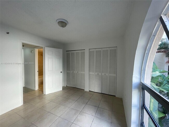 Building Photo - 10641 SW 108th Ave