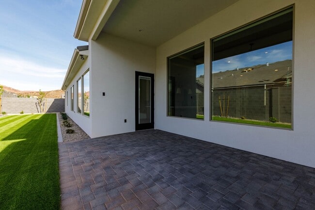 Building Photo - Beautiful single story with 4 bedrooms close to Crimson High School