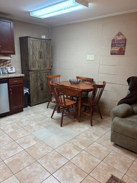 Building Photo - 809 Epsilon St