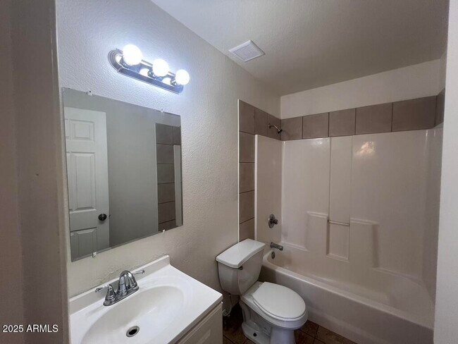 Building Photo - 2549 E Chipman Rd