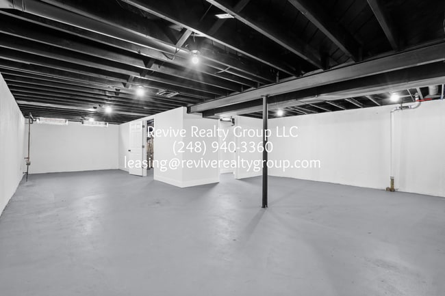 Building Photo - 32112 Pembroke St