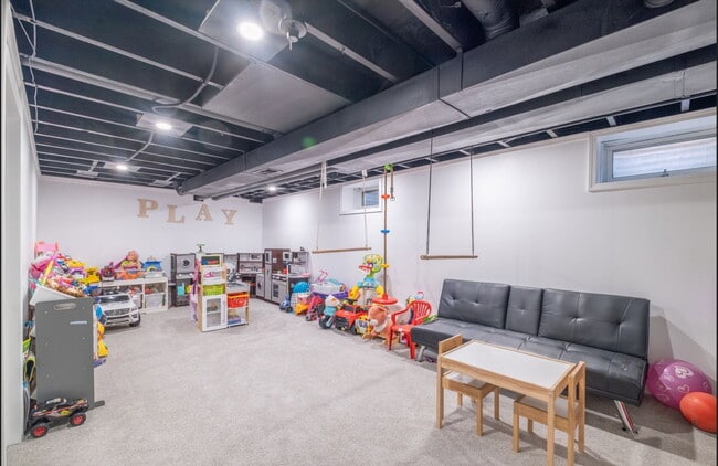 Building Photo - 5621 S 22nd St