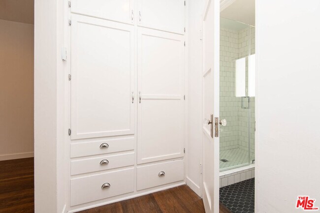 Building Photo - 9015 Rangely Ave