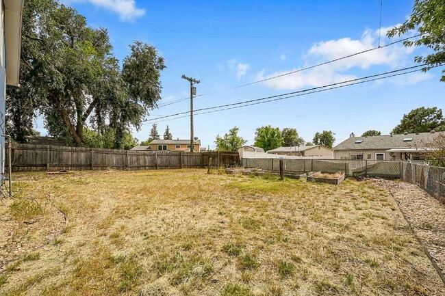 Building Photo - $1,995.00, 3 bed, 2 bath located in Fountain
