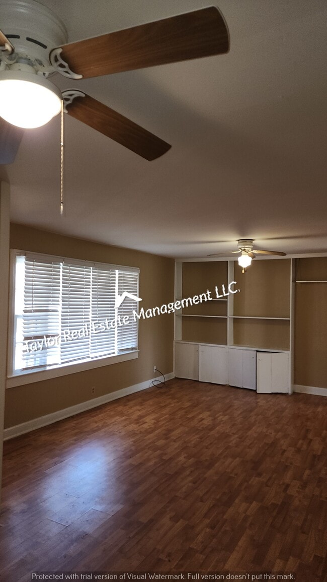 Building Photo - 126 Holt Ave