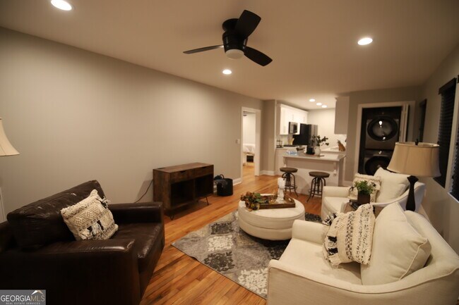 Building Photo - 1007 Vernon St