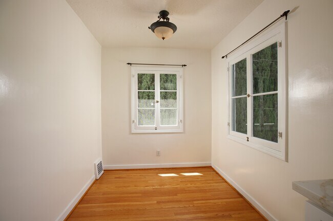 Building Photo - 1233 N Isabel St