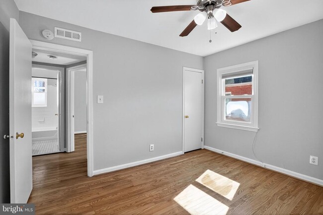 Building Photo - 303 S Wayne St