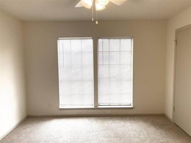 Building Photo - 7206 Creekside Dr