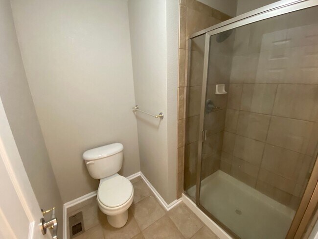 Building Photo - Spacious Home in Horizon Estates