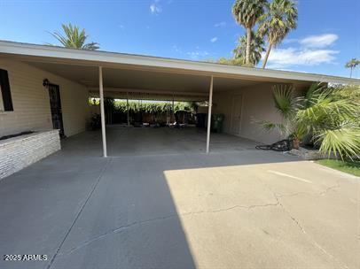 Building Photo - 2139 S La Rosa Dr