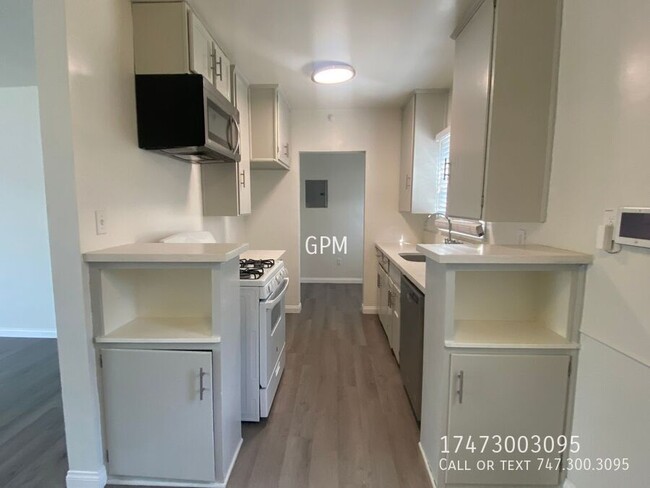 Building Photo - Beautifully Renovated 1-Bedroom in heart o...