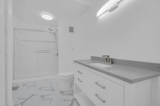 Building Photo - Ashland Ave