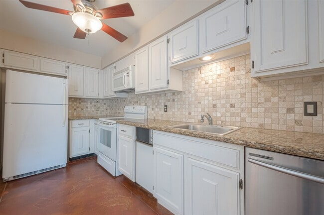 Building Photo - 10217 Longmont Dr