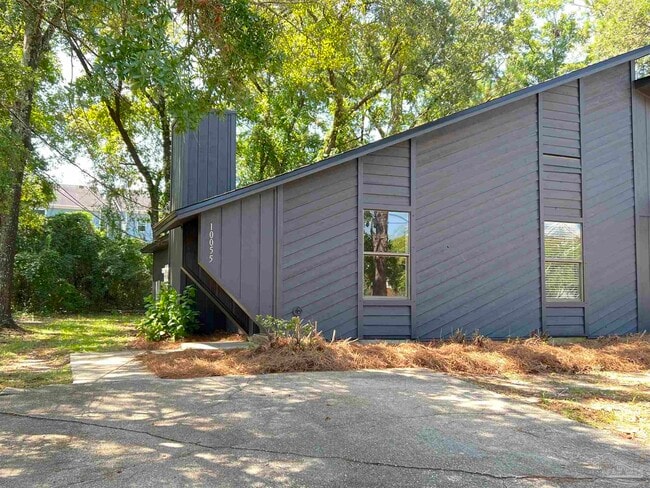Primary Photo - 10055 Hillview Dr
