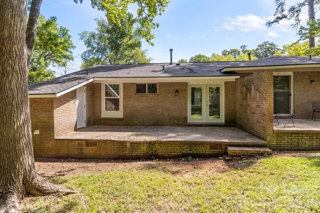 Building Photo - 3315 Erskine Dr