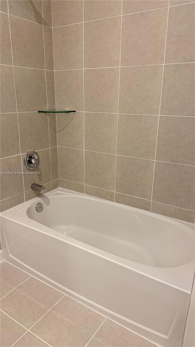 Building Photo - 2984 SE 23rd Ave