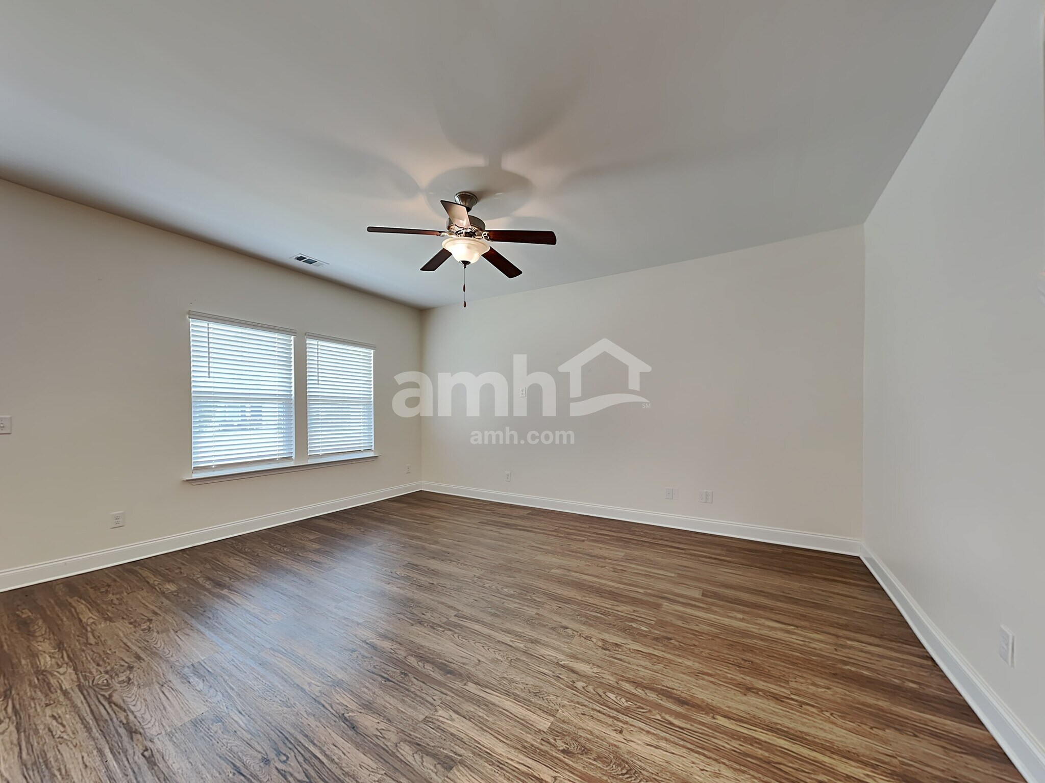 Building Photo - 215 Dogwood Cir