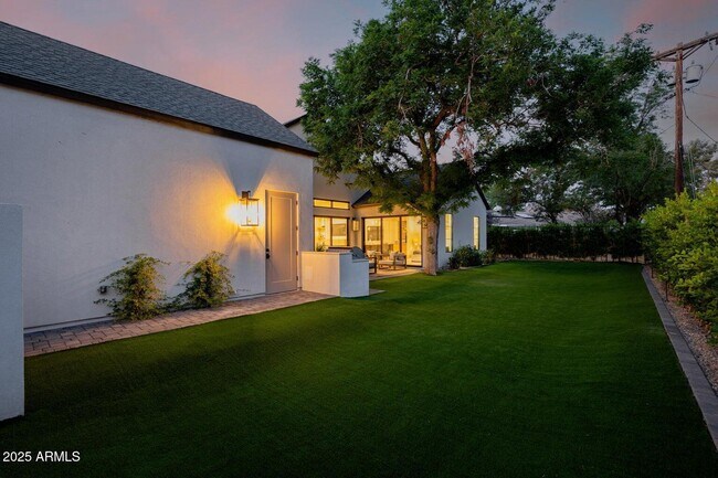 Building Photo - 3301 E Elm St