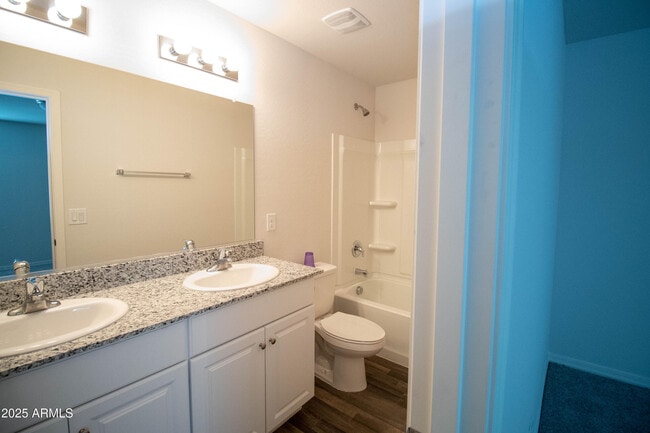 Building Photo - 1675 E Judi St