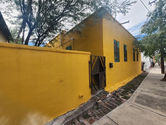 Building Photo - Awesome 1-bedroom, 1-bath historic home in Tucson’s Barrio Viejo Historic District.