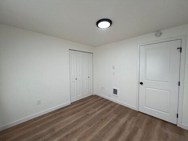 Building Photo - $500.00 OFF Move In Costs Special!