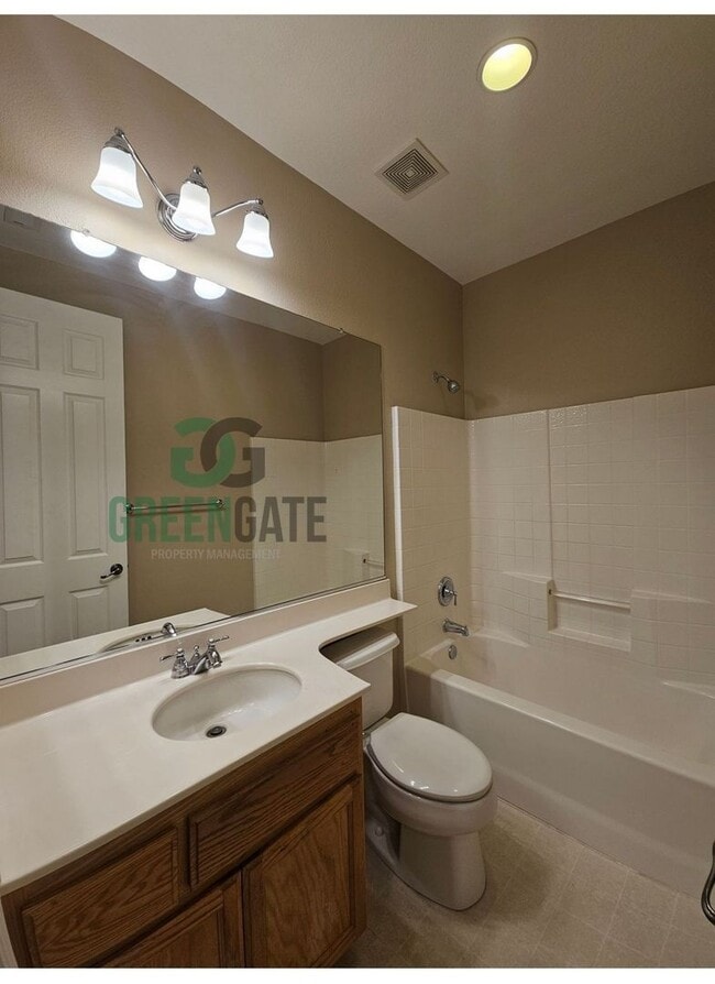 Building Photo - Spacious 4 Bedroom 3 Bath in Patterson! AV...