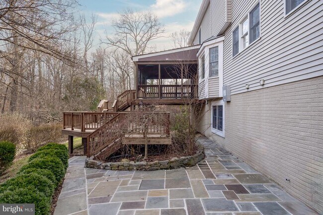 Building Photo - 8815 Surrey Ct