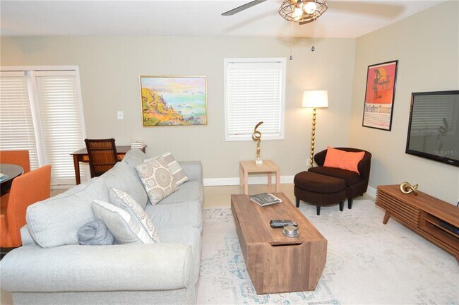 Building Photo - 3873 Pompano Dr SE