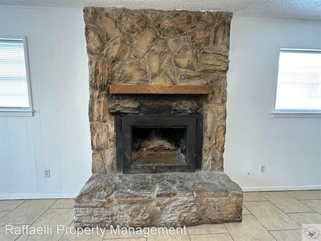 Building Photo - 3 br, 2 bath House - 1021 Locust St