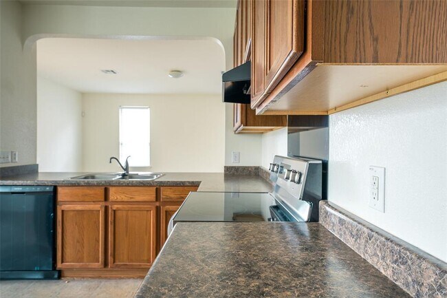 Building Photo - 612 Dark Tree Ln