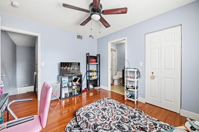 Building Photo - 2185 Salerno Cir