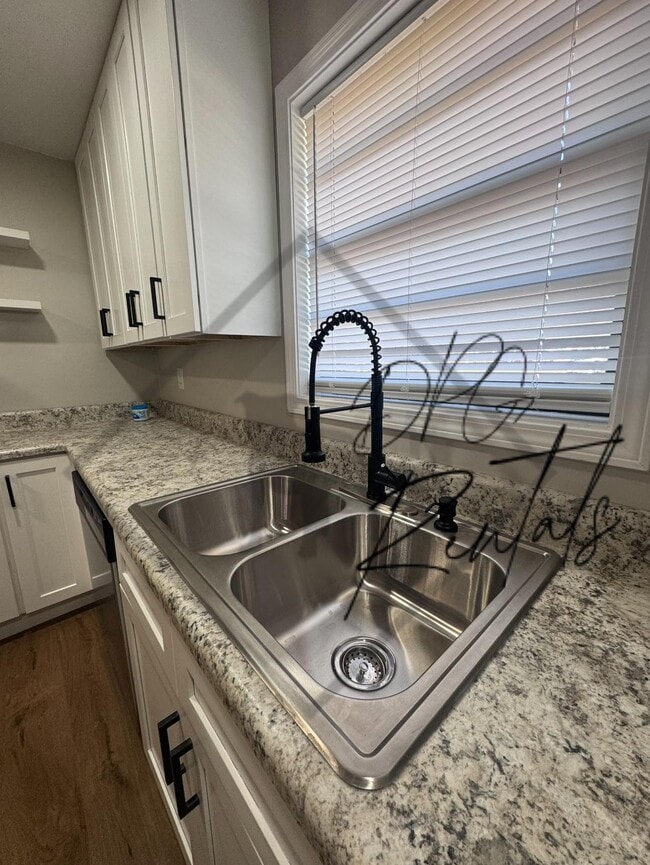 Building Photo - 135 Rhea Dr