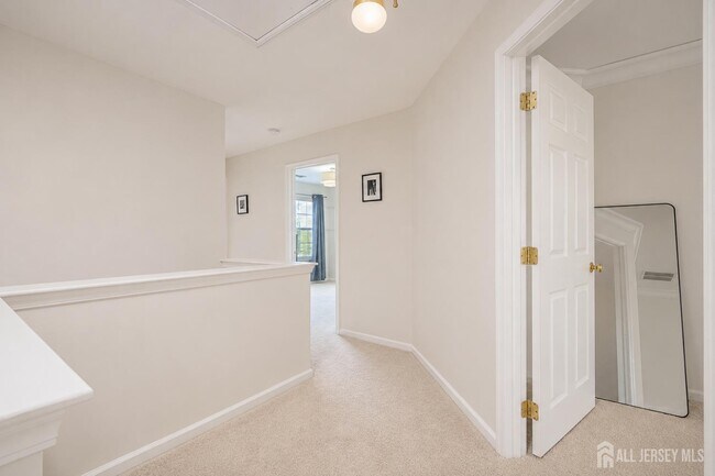 Building Photo - 12 Scarlet Oak Dr