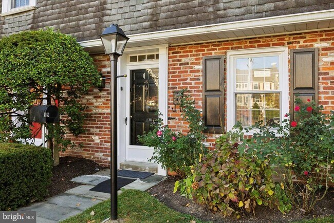 Building Photo - 25 N Buck Ln