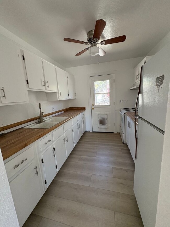 Building Photo - 3 bedroom Munds Park Home