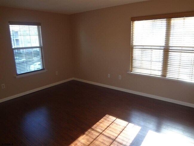 Building Photo - 20 Iroquois Dr