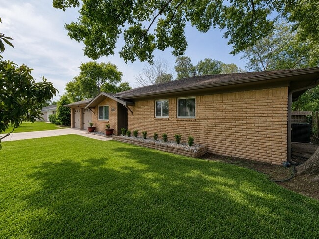 Building Photo - 5846 Ettrick Dr