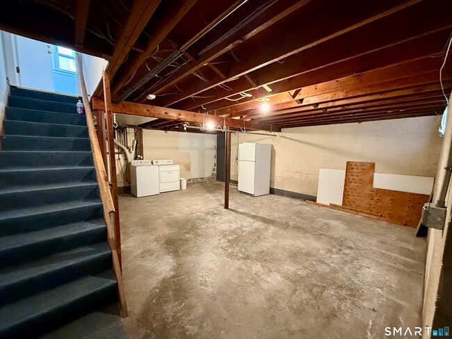 Building Photo - 33 Center Ave