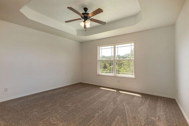 Building Photo - Welcome to your future home in Hollister, ...