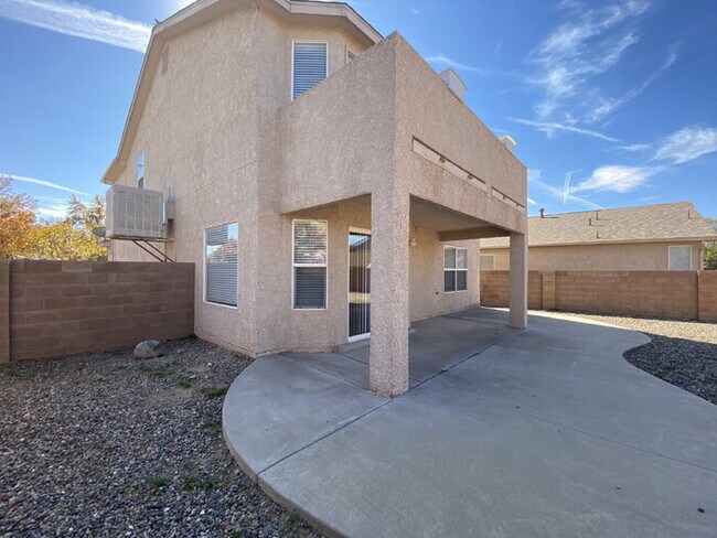 Building Photo - GATED COMMUNITY - 3 Bedroom w/Loft